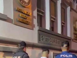 Cezaevine yasak eşya sokma, firar, banka kartı dolandırıcılığı ve bilişim yoluyla hırsızlık gibi suçlardan hakkında 24 yıl kesinleşmiş hapis cezası bulunan şahıs, polis kontrolü sırasında yakalanarak gözaltına alındı.