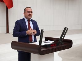 İzmir Büyükşehir Belediyesi’ne bağlı İZELMAN ve İZENERJİ çalışanlarının başlattığı grev sürerken, AK Parti İzmir Milletvekili Yaşar Kırkpınar’dan dikkat çeken bir açıklama geldi. Kırkpınar, yaşanan grevin CHP belediyeciliğinin İzmir’de çöktüğünü ortaya koyduğunu söyledi.
