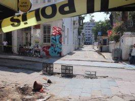 İzmir’in Konak ilçesinde sağanak yağış sırasında elektrik akımına kapılarak yaşamını yitiren iki kişiye ilişkin açılan davada, mahkeme tutuklu sanıkların tutukluluk hallerinin devamına karar verdi. Duruşma, 17 Temmuz 2025 tarihine ertelendi.