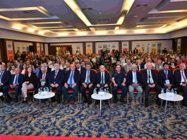 Manisa Büyükşehir Belediyesi’nin iklim değişikliği ve sürdürülebilir kent hedefiyle düzenlediği Sürdürülebilir Manisa Zirvesi, törenle açıldı. Zirvede çevresel, ekonomik ve sosyal boyutlarıyla sürdürülebilirlik ele alınacak.