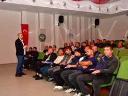 Manisa Büyükşehir Belediyesi personeline, halk sağlığını tehdit eden vektörlerle mücadele ve kullanılan ilaçlar hakkında Biyosidal Ürün Uygulama Eğitimi verildi. Eğitimle, sahada çalışan personelin bilgi düzeyi artırılarak çevre ve halk sağlığı çalışmalarının etkinliği güçlendirildi.