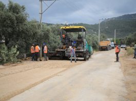 Muğla Büyükşehir Belediyesi, Milas’ın Menteş Mahallesi’nde 13,7 milyon TL yatırımla başlattığı 2 kilometrelik yol çalışmasını Kurban Bayramı öncesi tamamlayarak vatandaşların kullanımına açmayı hedefliyor.