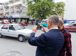 İzmir Büyükşehir Belediyesi, Buca Üçkuyular Meydanı’nda trafiği rahatlatmak amacıyla düzenleme çalışmalarına başladı. Proje kapsamında yaya ve araç trafiği yeniden planlanacak.