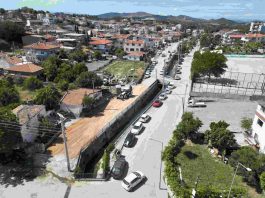 Urla Belediyesi, özellikle yaz aylarında artan trafik yoğunluğunu azaltmak amacıyla alternatif yol çalışmalarına aralıksız devam ediyor. Açılan yeni güzergâhlarla ilçe trafiği rahatlatılıyor.