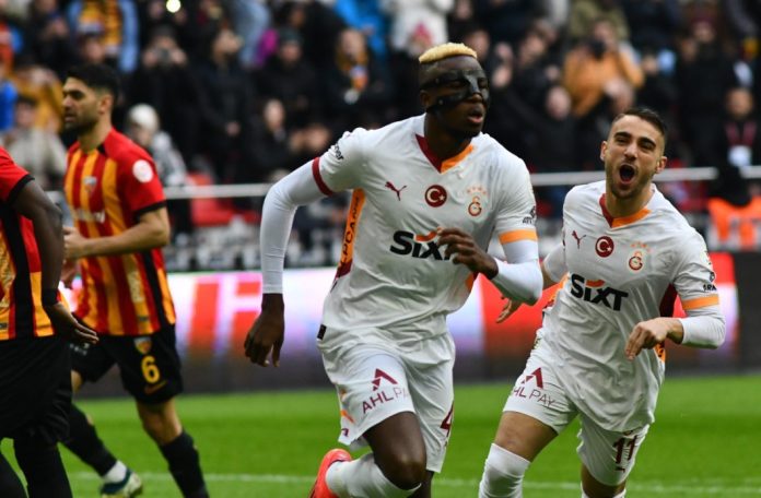 GALATASARAY ŞAMPİYONLUK MAÇINA ÇIKACAK EN AZ 1 PUAN ŞAMPİYON YAPACAK GALATASARAY İLE KAYSERİSPOR 58. RANDEVUDA SON 8 MAÇINI KAZANDI EN ÇOK GOL ATAN VE EN AZ GOL YİYEN TAKIM VİCTOR OSİMHEN BU SEZON 35 GOL ATTI 5 FUTBOLCU KART SINIRINDA ALİ ŞANSALAN DÜDÜK ÇALACAK