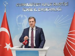 CHP Genel Başkan Yardımcısı Deniz Yücel, sosyal medya hesabından yaptığı paylaşımla, Türkiye'deki hak ihlalleri ve hukuksuzluklara sert tepki gösterdi. Yücel, siyasi sebeplerle cezaevinde bulunan siyasetçi ve gazetecilere dikkat çekerken, anayasal haklarını kullandıkları için gözaltına alınan gençlerin durumuna da değindi.