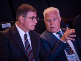 Türkiye Sağlıklı Kentler Birliği ve İzmir Büyükşehir Belediye Başkanı Dr. Cemil Tugay, Bursa’da düzenlenen Dünya Sağlık Örgütü (DSÖ) Avrupa Sağlıklı Şehirler Ağı Yıllık İş Toplantısı ve Teknik Konferansı’na katıldı. “Dirençli Sağlıklı Şehirler: Herkes İçin Sürdürülebilir Kentsel Gelecekler Yaratmak” temasıyla gerçekleştirilen buluşmada konuşan Tugay, savaşın sağlık için en büyük tehditlerden biri olduğunu belirterek, “Sağlık için herkesi barışa katkıda bulunmaya davet ediyorum” dedi.