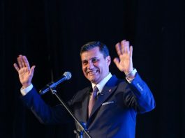 Manisa Büyükşehir Belediye Başkanı Ferdi Zeyrek’in evinde elektrik akımına kapılarak yaşamını yitirmesiyle ilgili yürütülen soruşturma kapsamında gözaltına alınan 4 kişiden 3’ü tutuklandı.
