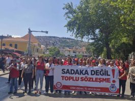 İzmir Büyükşehir Belediyesi’ne bağlı İZELMAN, İZENERJİ ve EGEŞEHİR A.Ş. çalışanlarının sürdürdüğü grev, yedinci gününe girdi. DİSK Genel-İş Sendikası’na bağlı 1, 2, 3 ve 9 No’lu Şubelerin öncülüğünde başlatılan ve yaklaşık 23 bin işçiyi kapsayan grevde, bugün sandık kurulması ve belediyenin yaptığı son teklifin oylanması bekleniyordu. Ancak sendika ve CHP Genel Merkezi arasında devam eden görüşmeler nedeniyle süreç askıya alındı.