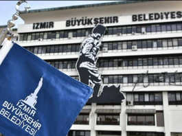 İZDOĞA ve İZULAŞ’ta çalışan toplam 900 işçinin işine son verileceğini Belediye-İş Sendikası’na bildiren İzmir Büyükşehir Belediyesi, ekonomik ve yapısal gerekçelerle 4 Temmuz’a kadar sürecek toplu işçi çıkarımı sürecini başlattı.