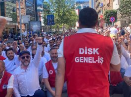 İzmir Büyükşehir Belediyesi'ne bağlı İZELMAN, İZENERJİ ve Egeşehir şirketlerinde çalışan yaklaşık 23 bin işçinin başlattığı grev altıncı gününe girdi. Toplu iş sözleşmesi görüşmelerinde uzlaşma sağlanamaması nedeniyle başlayan grev, şehir genelinde ulaşım ve temizlik hizmetlerinde ciddi aksamalara yol açıyor.