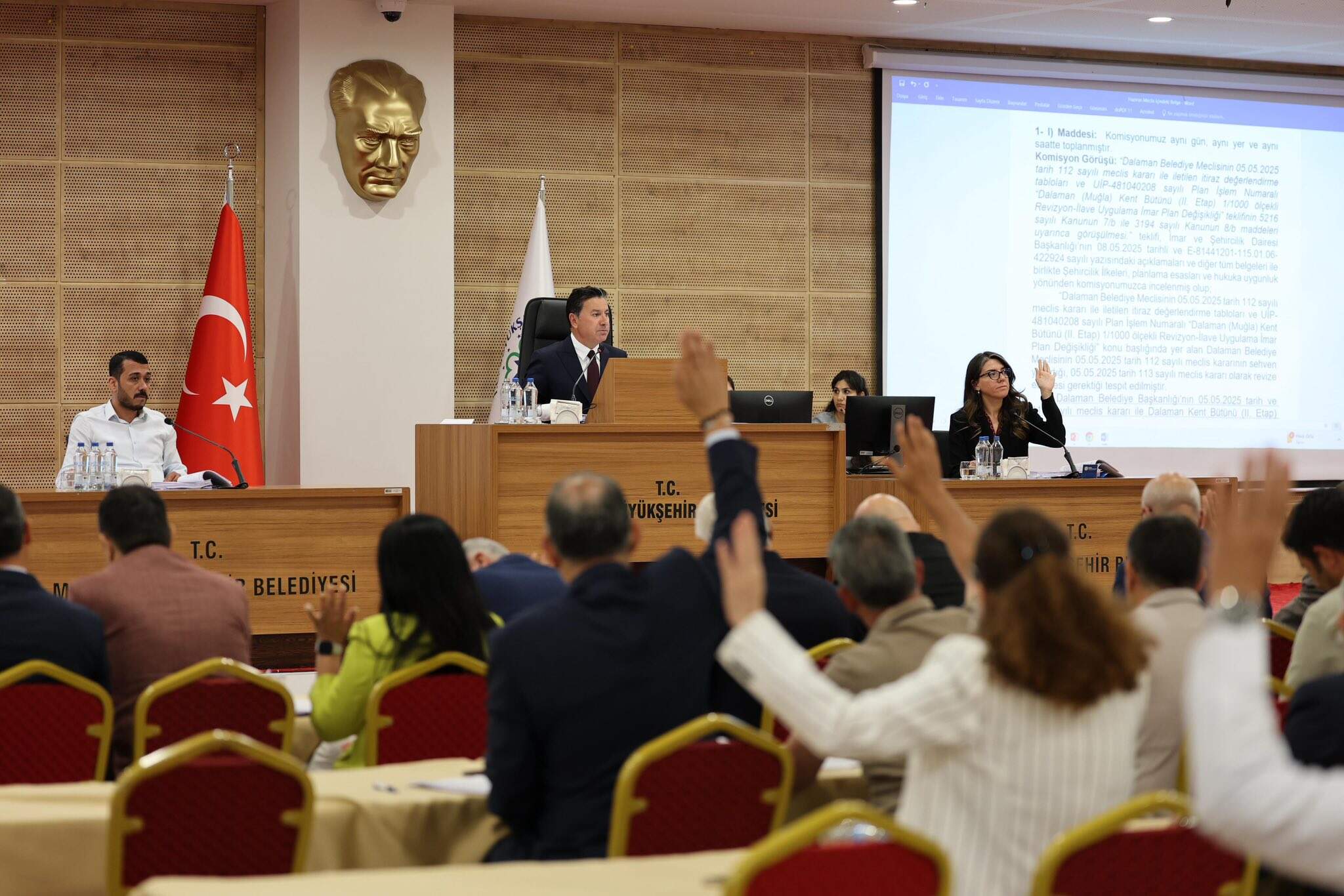 Büyükşehir Belediyesi gençlerin yerel yönetimde ve kent yaşamında aktif rol almasını sağlamak amacıyla Gençlik Meclisi oluşturuyor. Gençlik Meclisinin kurulması Büyükşehir Belediye Meclisinde oy birliği ile kabul edildi.
